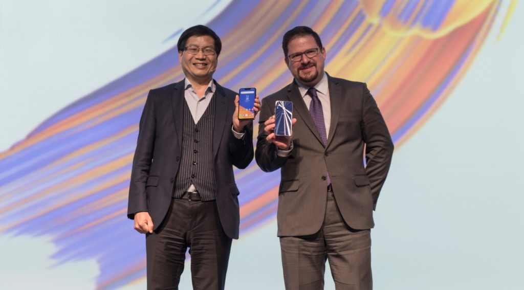 ASUS CEO, Jerry Shen and Qualcomm President, Cristiano Amon celebrate strong partnership anew at Back to 5: ZenFone 5 Unveil event.